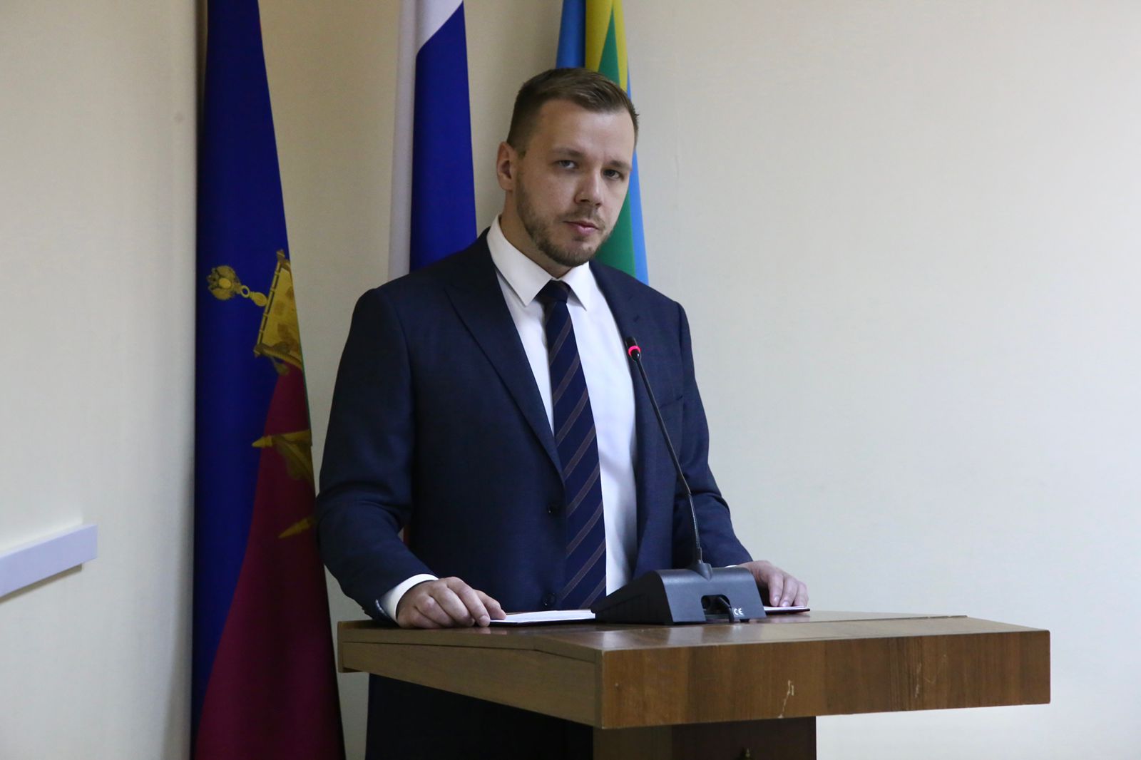 Сергей Бойко представляет отчет администрации